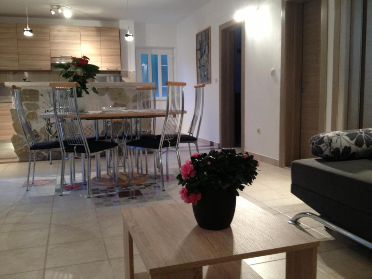 Villa Kuca Za Odmor Maka à Kučiće Extérieur photo