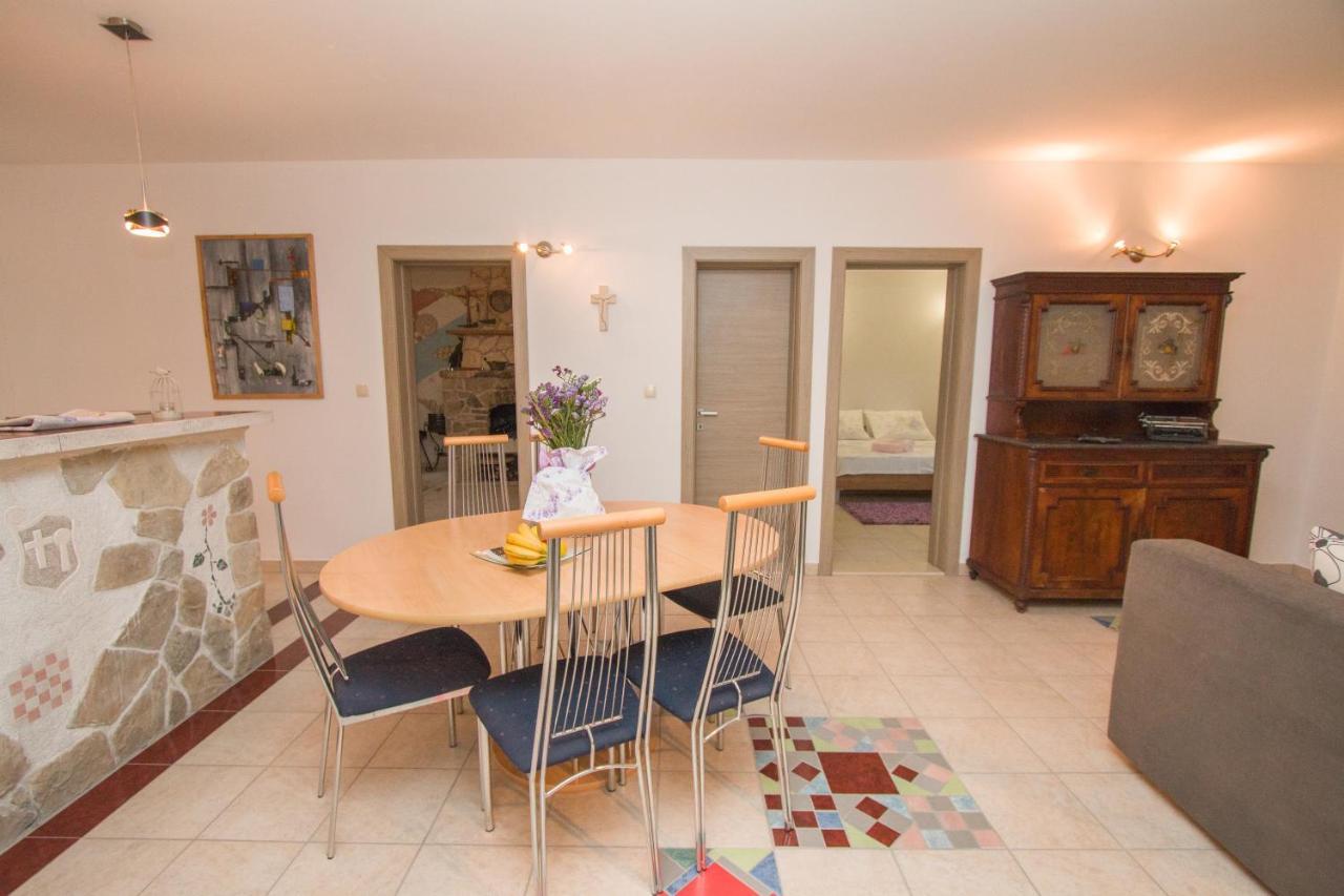 Villa Kuca Za Odmor Maka à Kučiće Extérieur photo