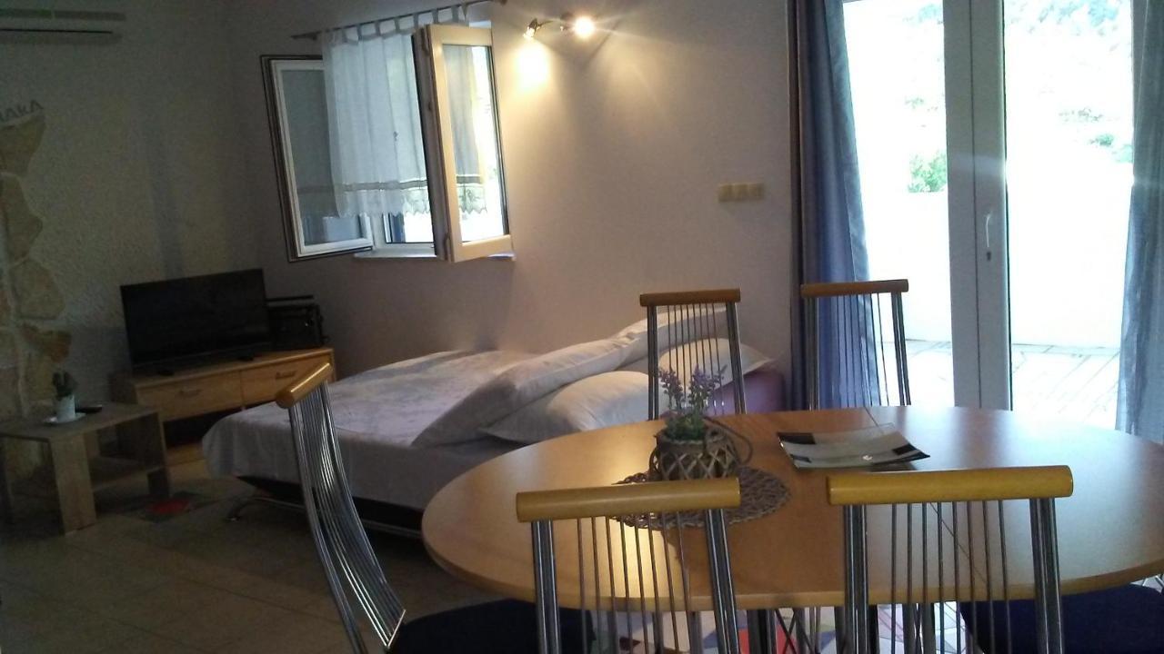 Villa Kuca Za Odmor Maka à Kučiće Extérieur photo