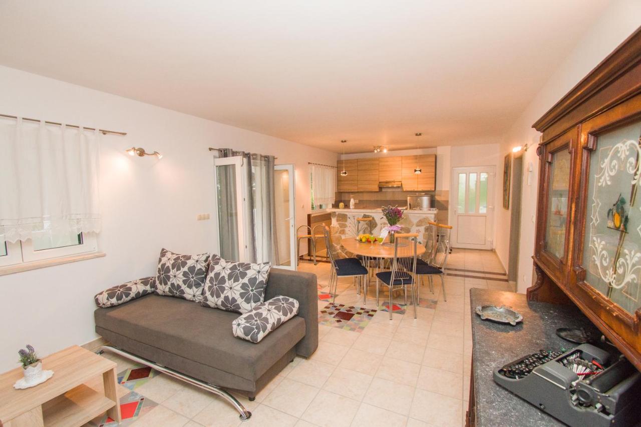 Villa Kuca Za Odmor Maka à Kučiće Extérieur photo