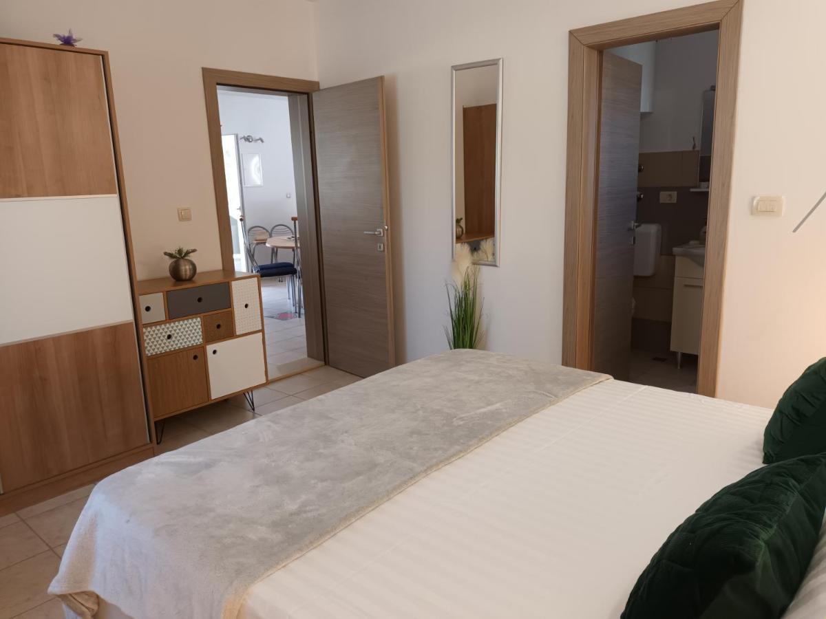 Villa Kuca Za Odmor Maka à Kučiće Extérieur photo