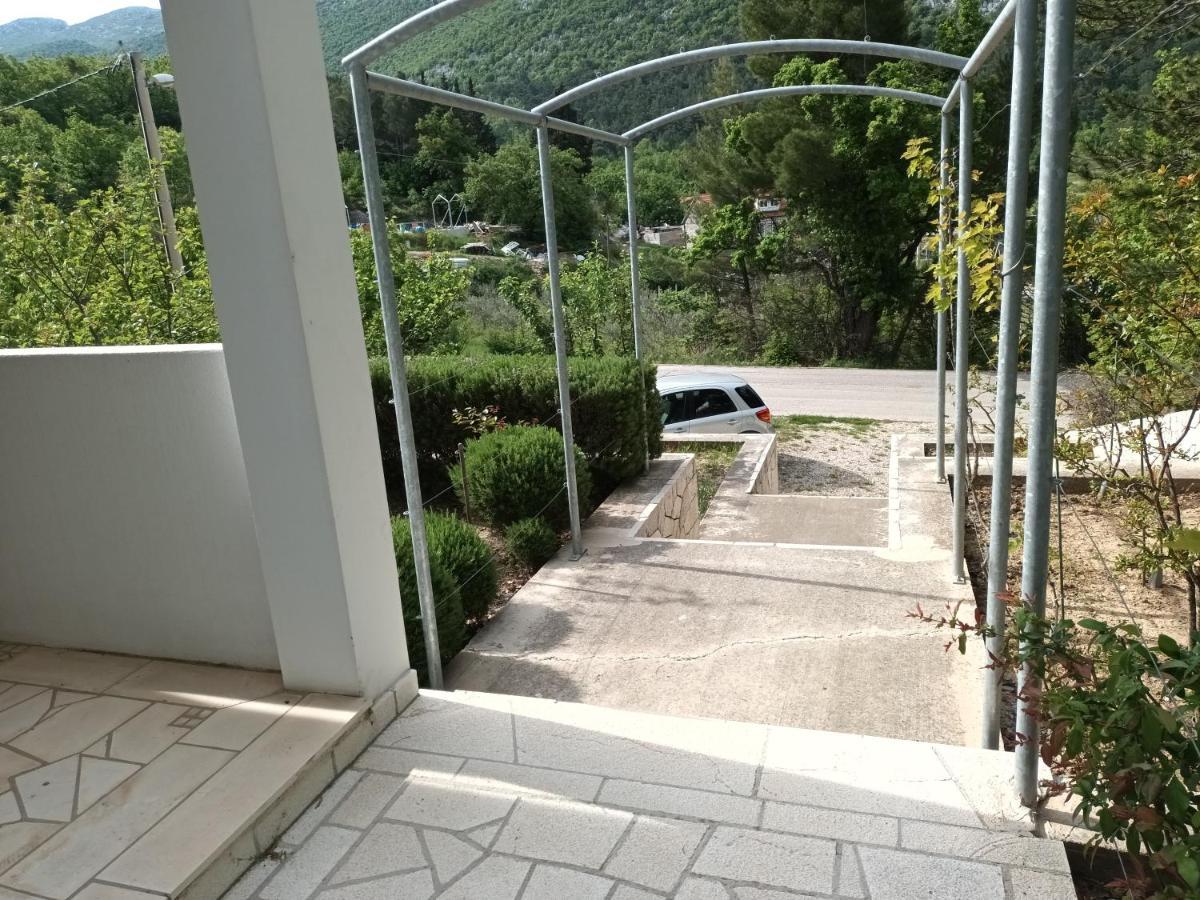 Villa Kuca Za Odmor Maka à Kučiće Extérieur photo