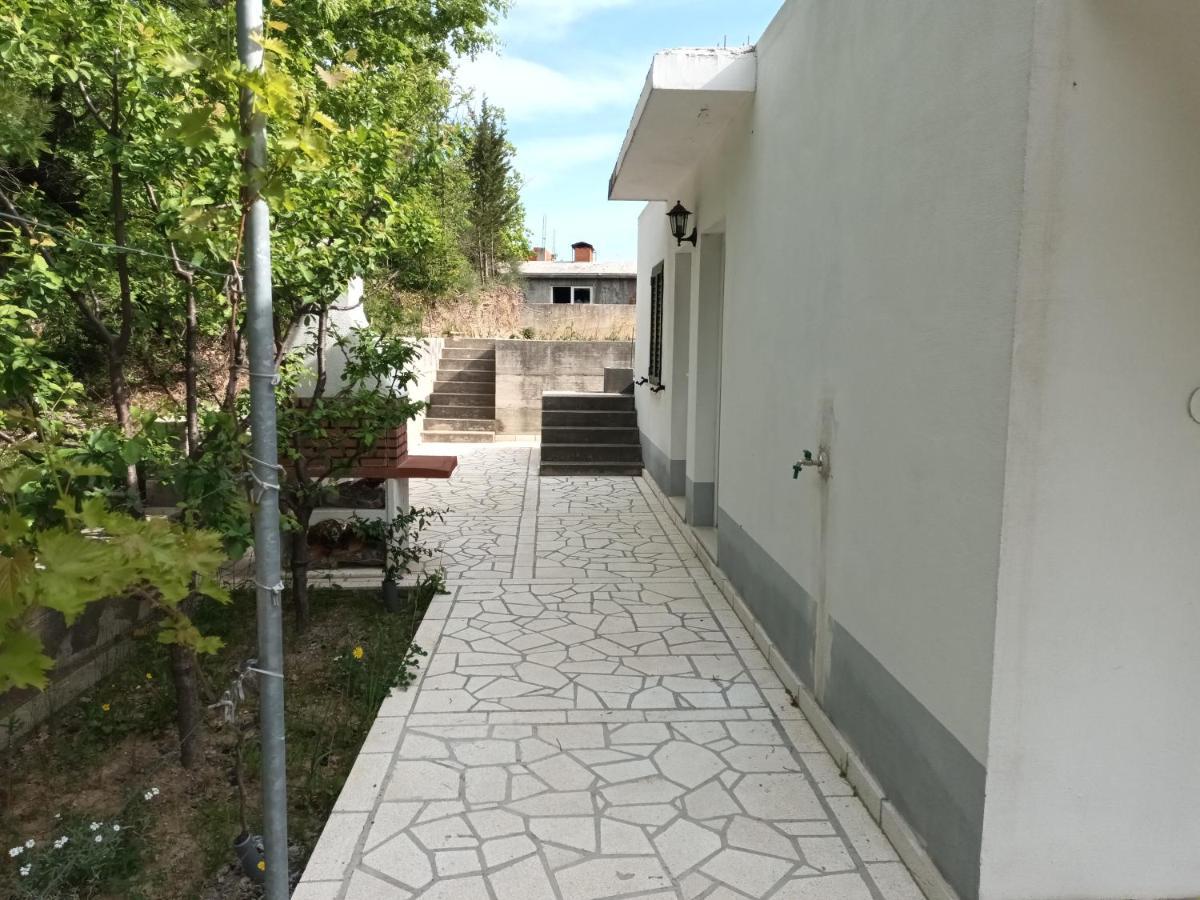 Villa Kuca Za Odmor Maka à Kučiće Extérieur photo