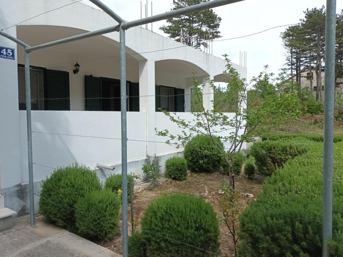 Villa Kuca Za Odmor Maka à Kučiće Extérieur photo